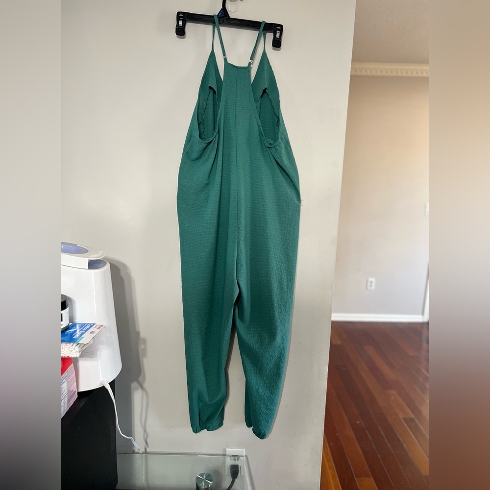 Green Women's Textured Jumpsuit with Pockets - Picture 2 of 5